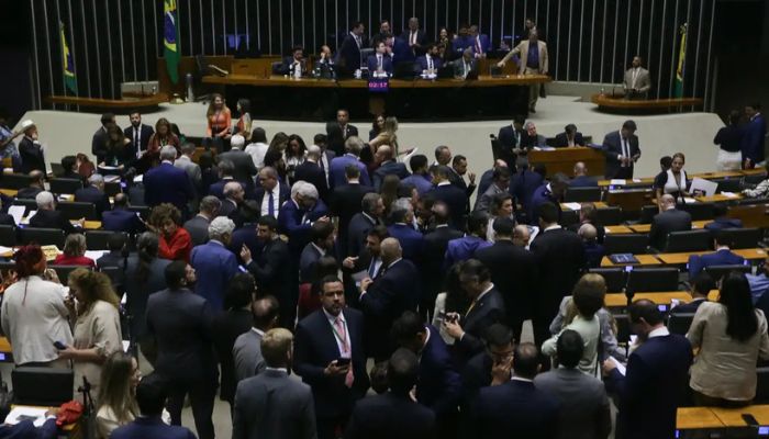  Câmara aprova isenção do IR para quem ganha até R$ 5 mil 